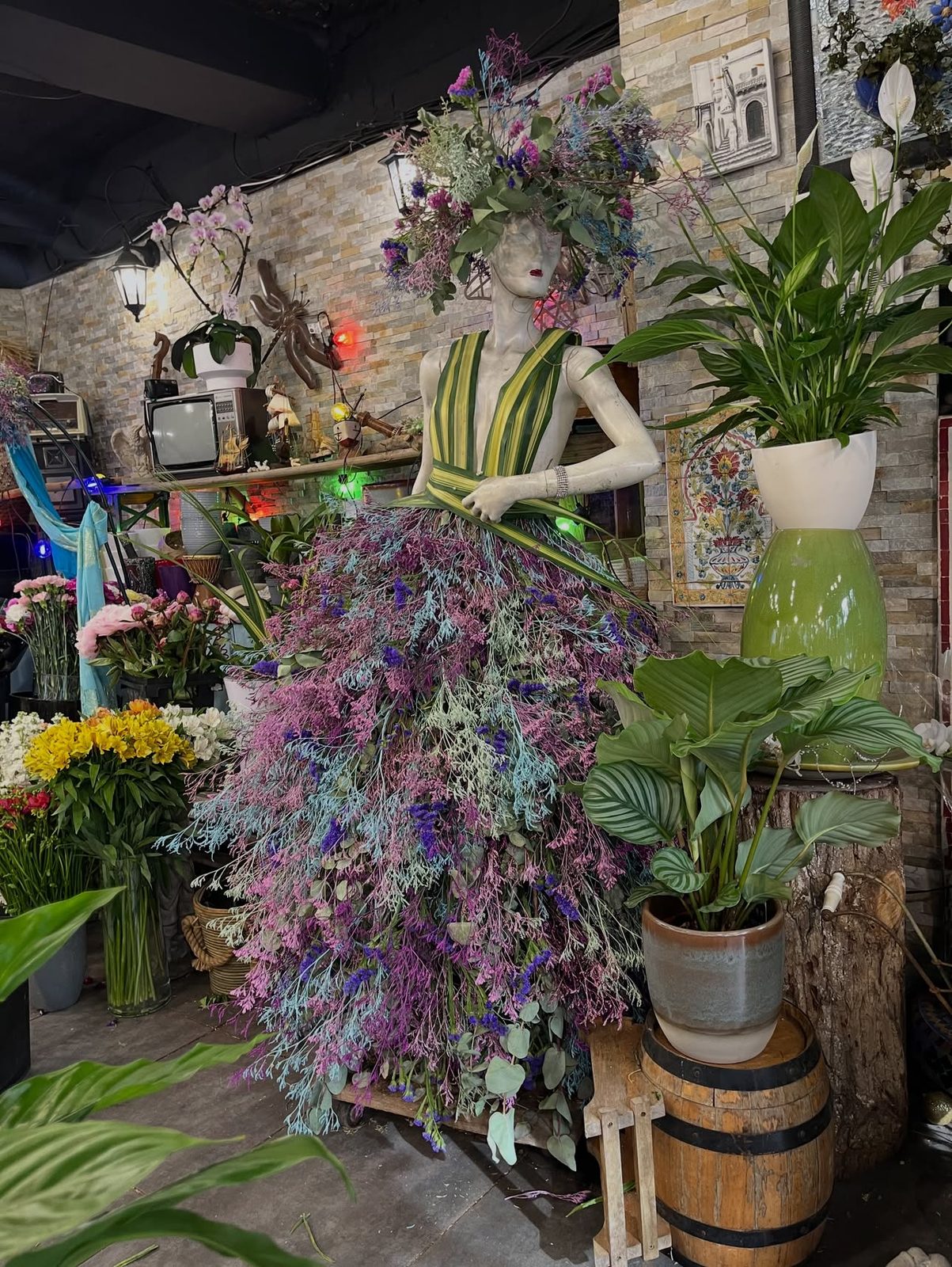 Robe florale de la fête des mères, exposée en boutique
